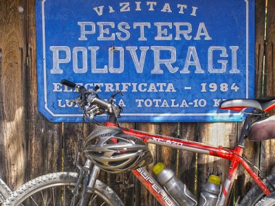 PESTERA SI MANASTIREA POLOVRAGI
